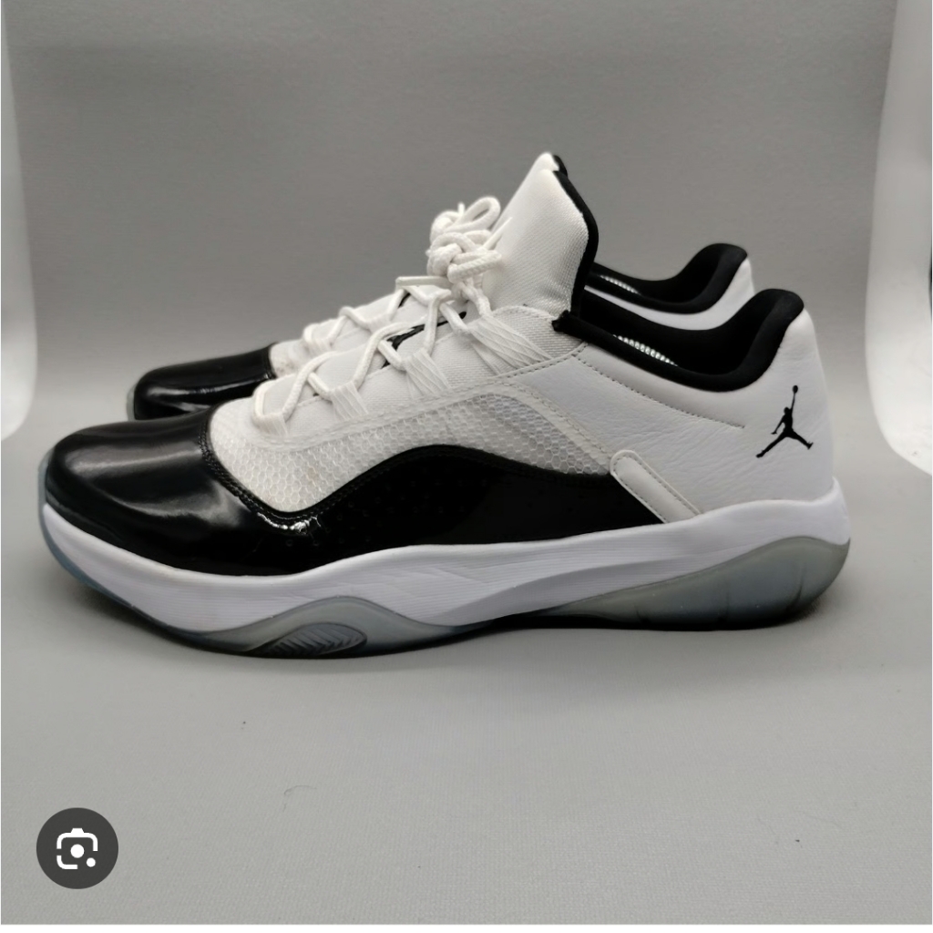 Nike Jordan 11 Cmft Low - Black & White Sneakers